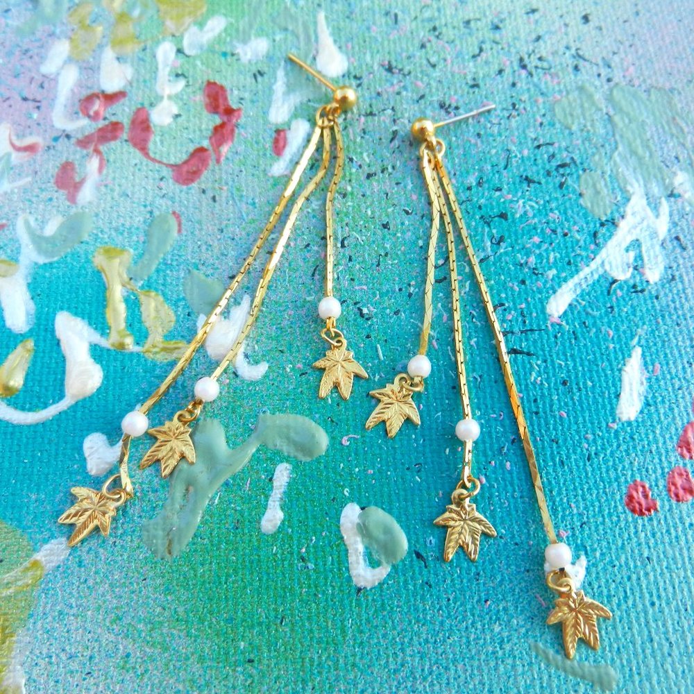 VTG Contempo gold pierced earrings drop and dangle gold tone chains fall leaves